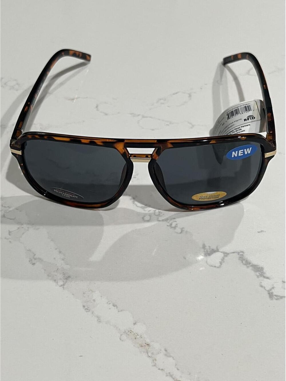 Pugs Classic C8 Tortoise shell with Black Lenses